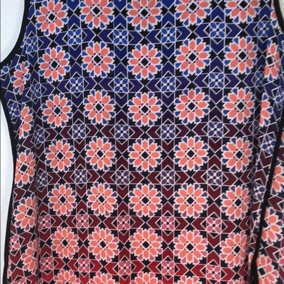 Vince Camuto Geo Print Bright Sleeveless Blouse New Condition Small 19A - Picture 3 of 9